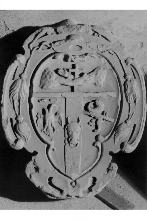 stemma vescovile (rilievo, opera isolata) - ambito pugliese (sec. XIX)
