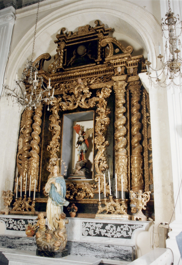 Altare di san michele arcangelo, altare