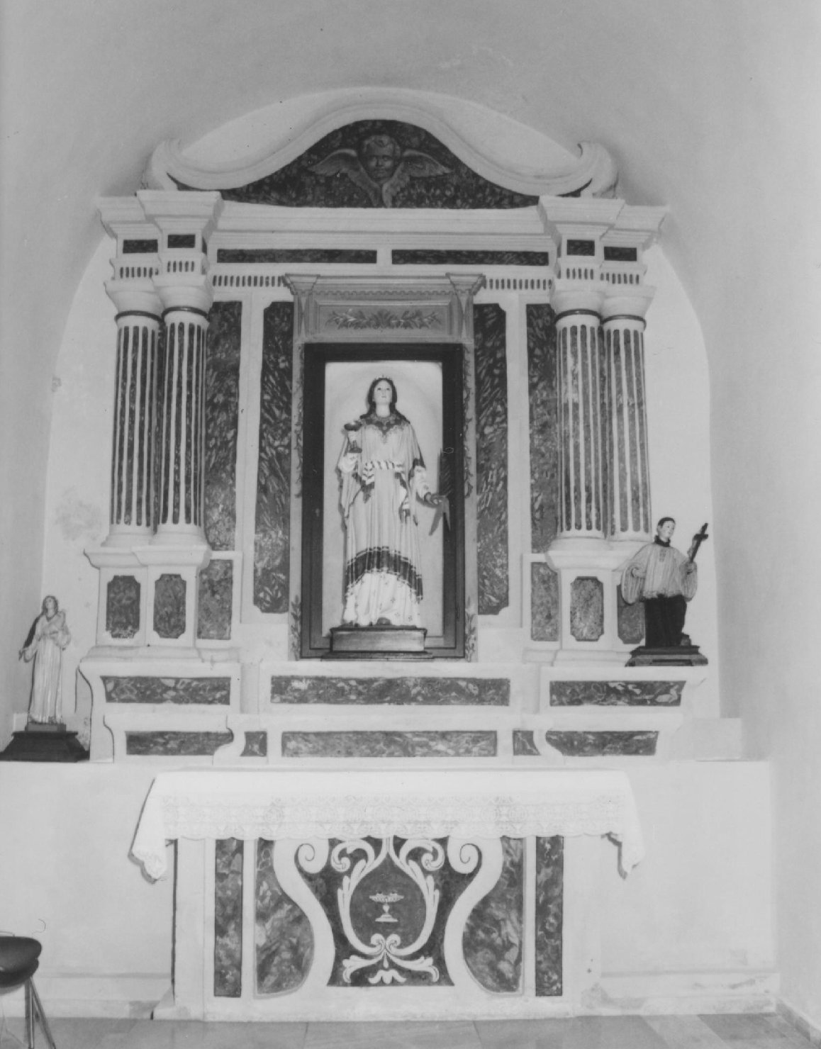 Altare di santa lucia, altare