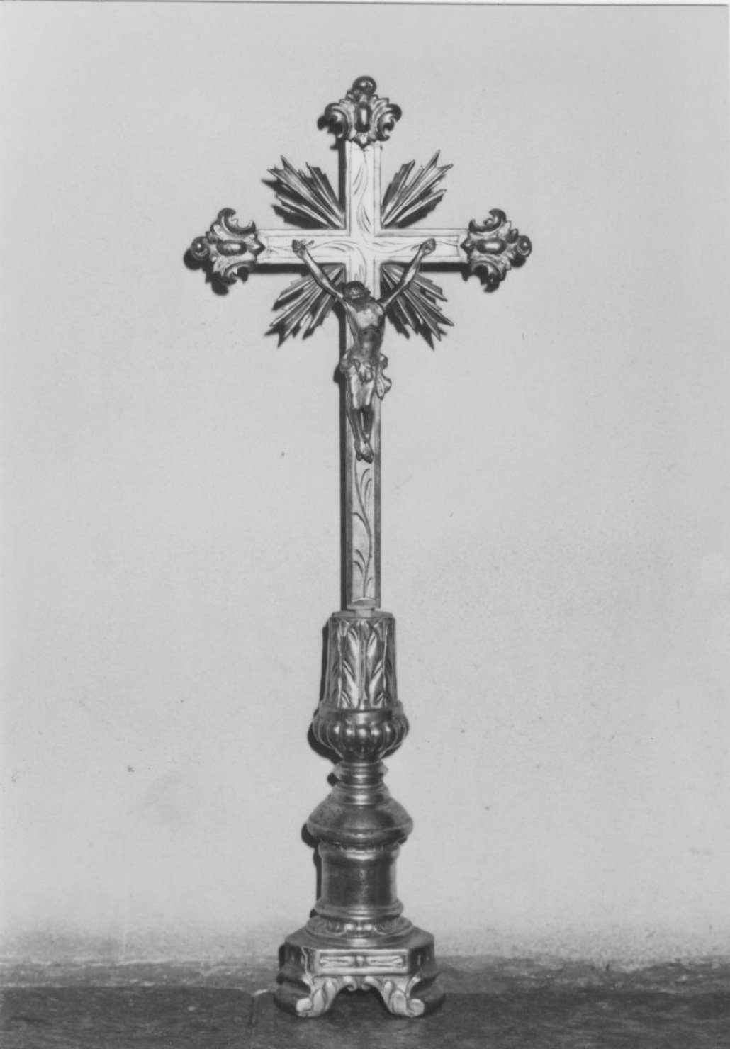 Croce d'altare, serie