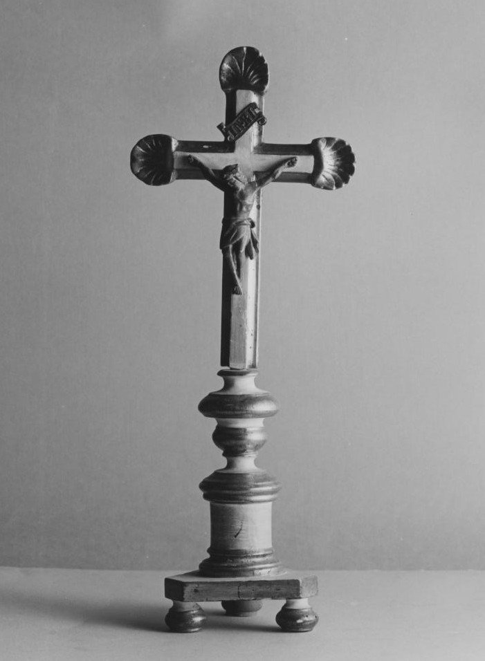 Cristo crocifisso (croce d'altare, serie)