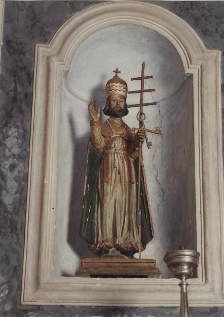 San pietro come primo vescovo di roma (statua)