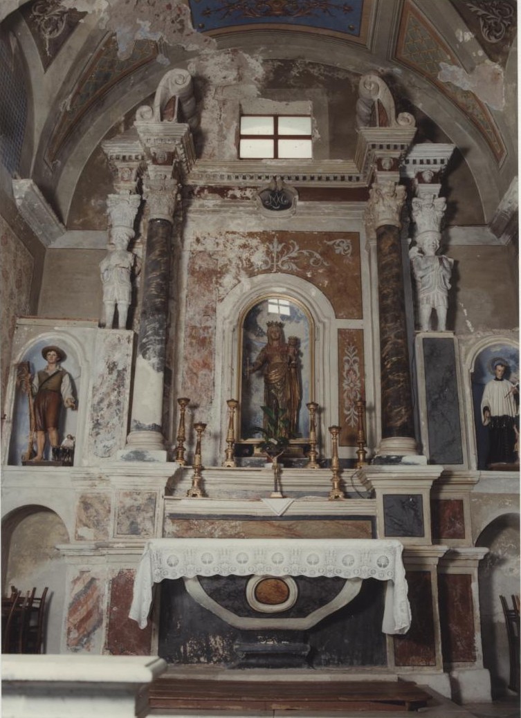 Altare della madonna della neve, altare