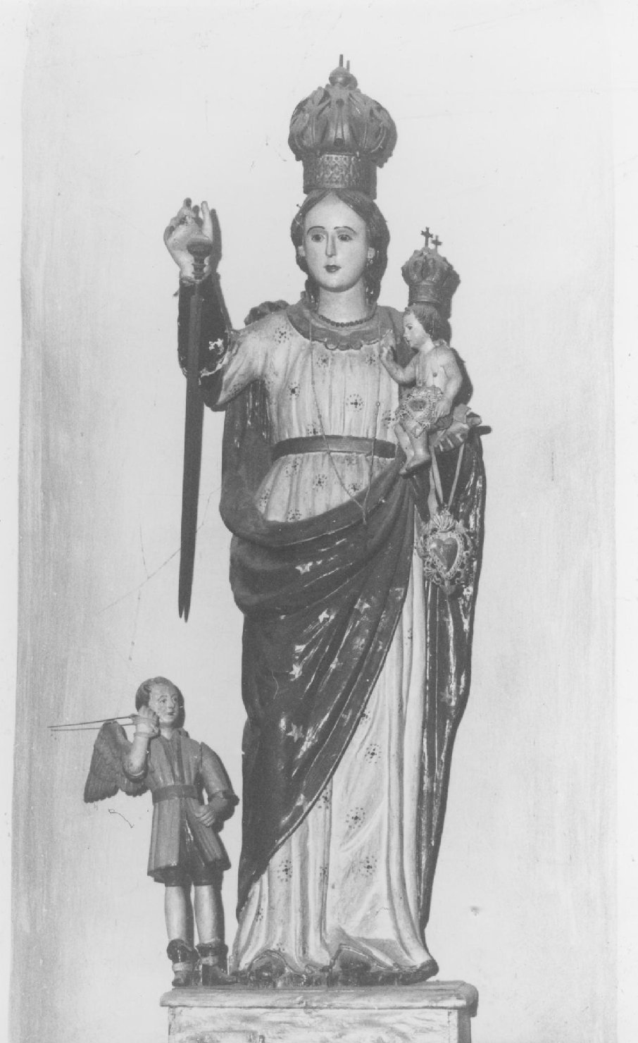 Madonna della difesa (statua)
