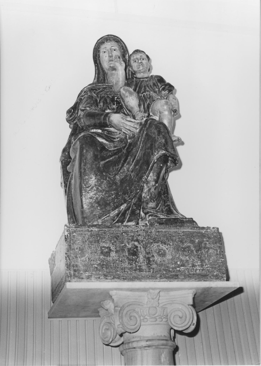 Madonna degli angeli, madonna con bambino (statua)