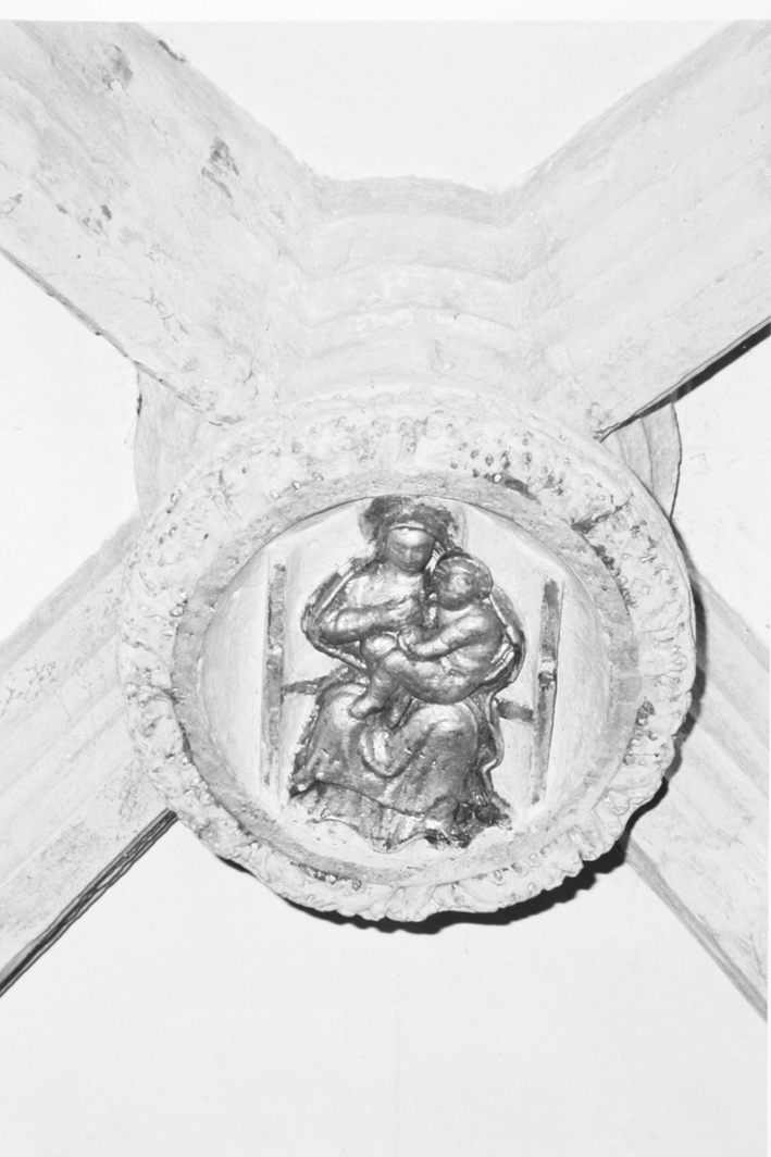 Madonna in trono con bambino (chiave di volta)