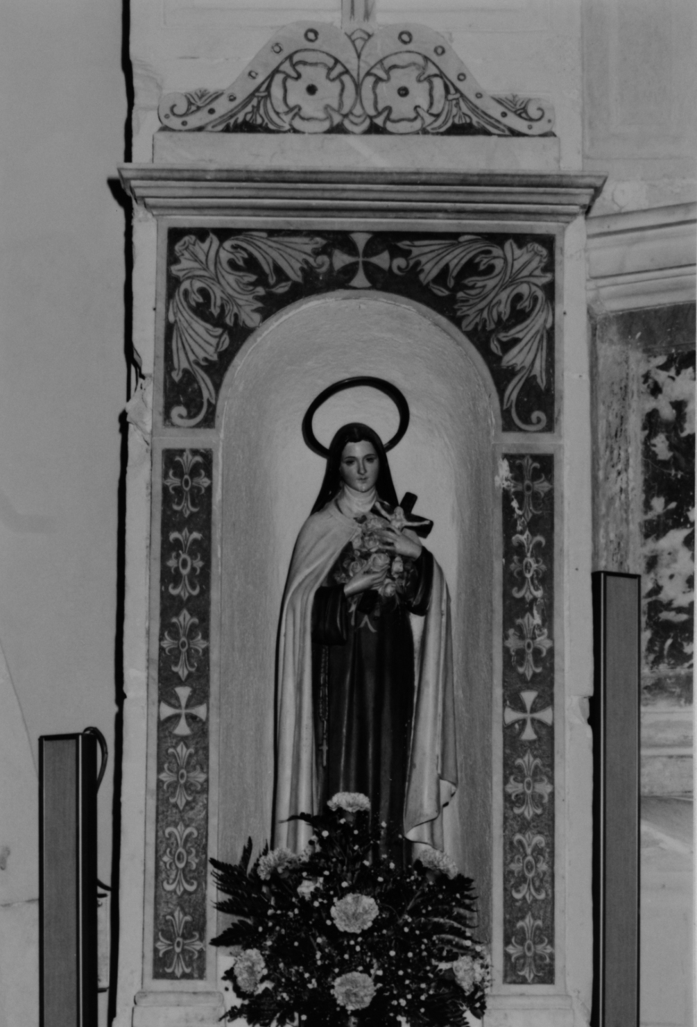 Santa teresa del bambino gesù (statua)