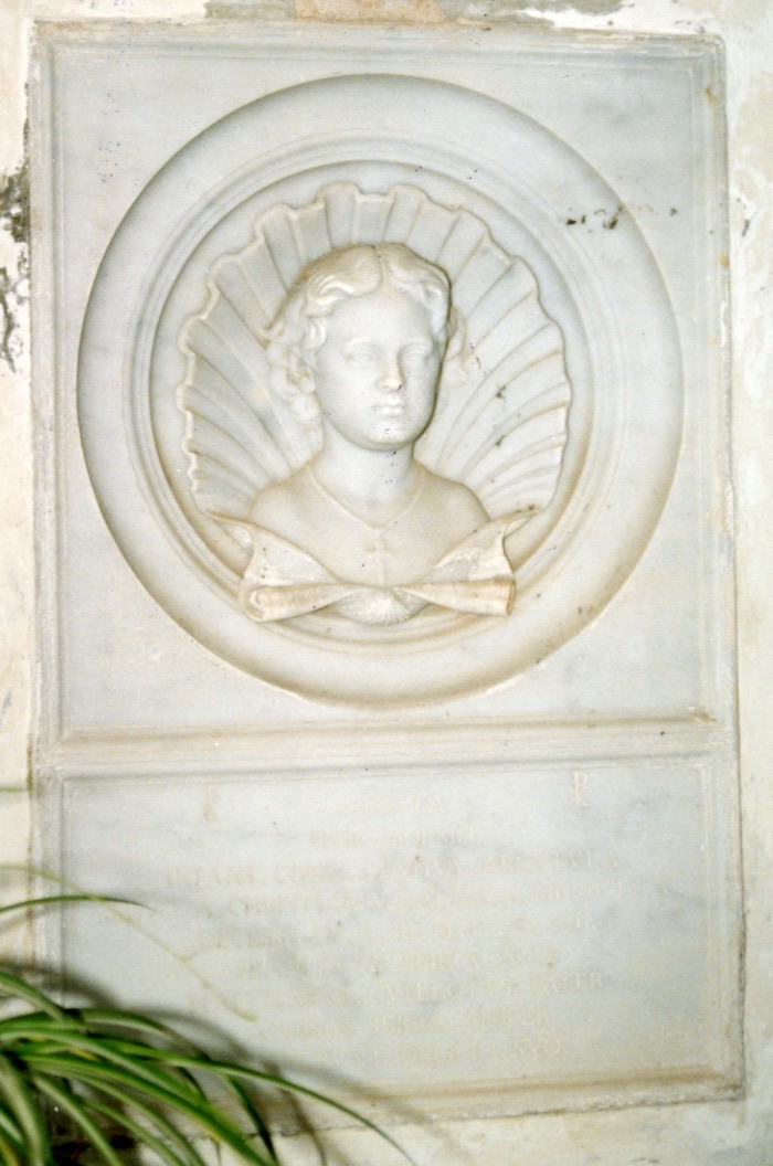 Ritratto della nobile orsola dei baroni guillot serra (lapide tombale)