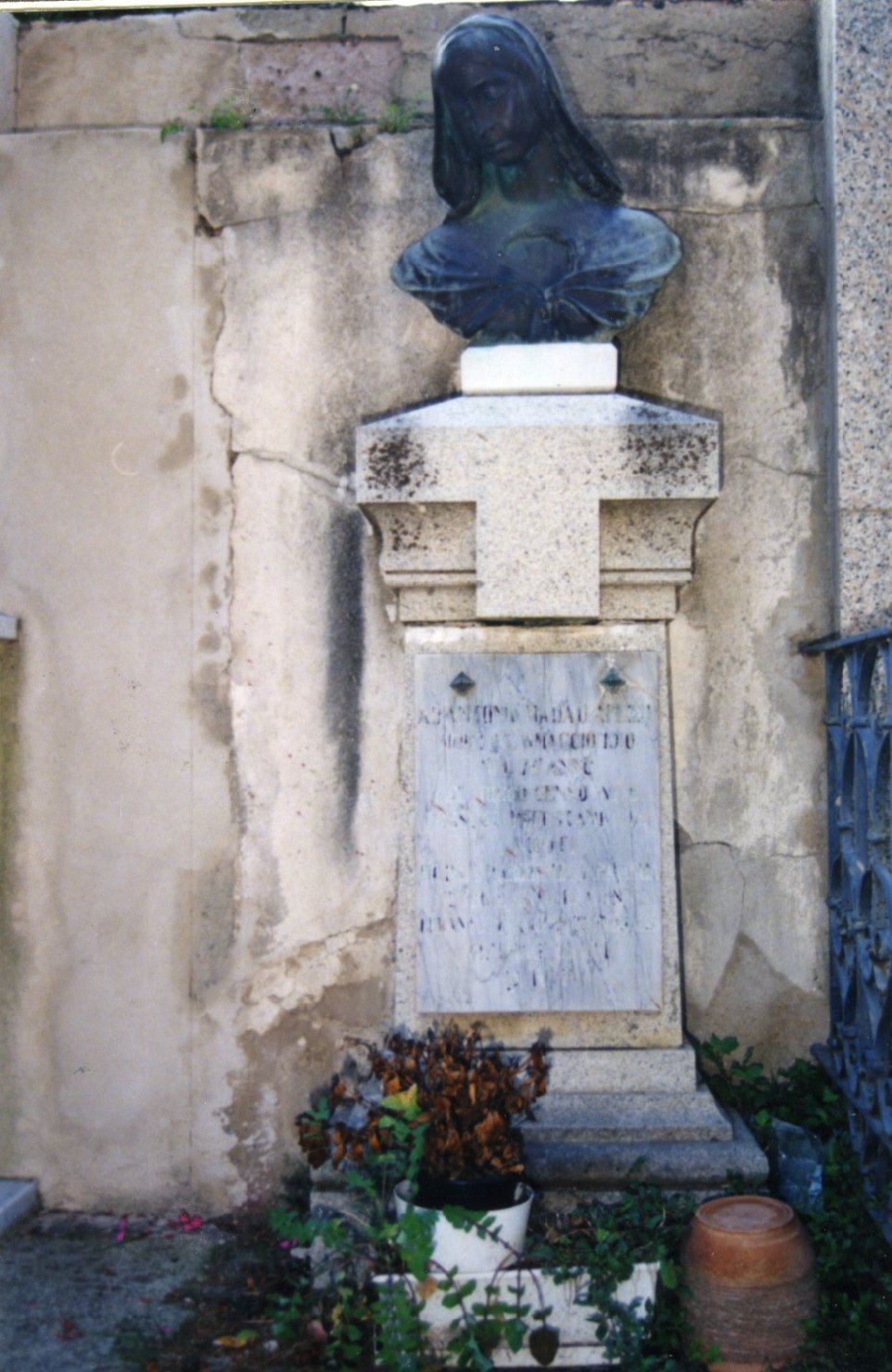 Busto di madonna (monumento funebre)