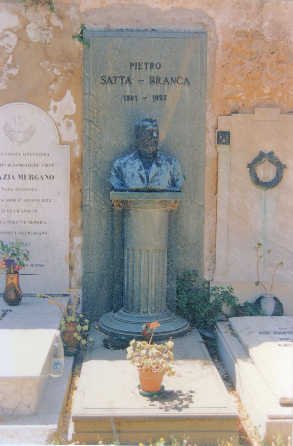 Ritratto di pietro satta branca, busto ritratto d'uomo (monumento funebre)