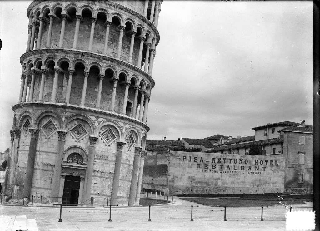 Pisa - Torre pendente - Particolari (negativo) di Lint, Enrico van (seconda metà XIX)
