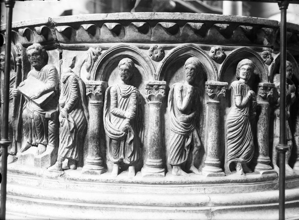 Lucca - Chiesa di S. Frediano - Fonte battesimale (negativo) di Anonimo (XIX/ XX)