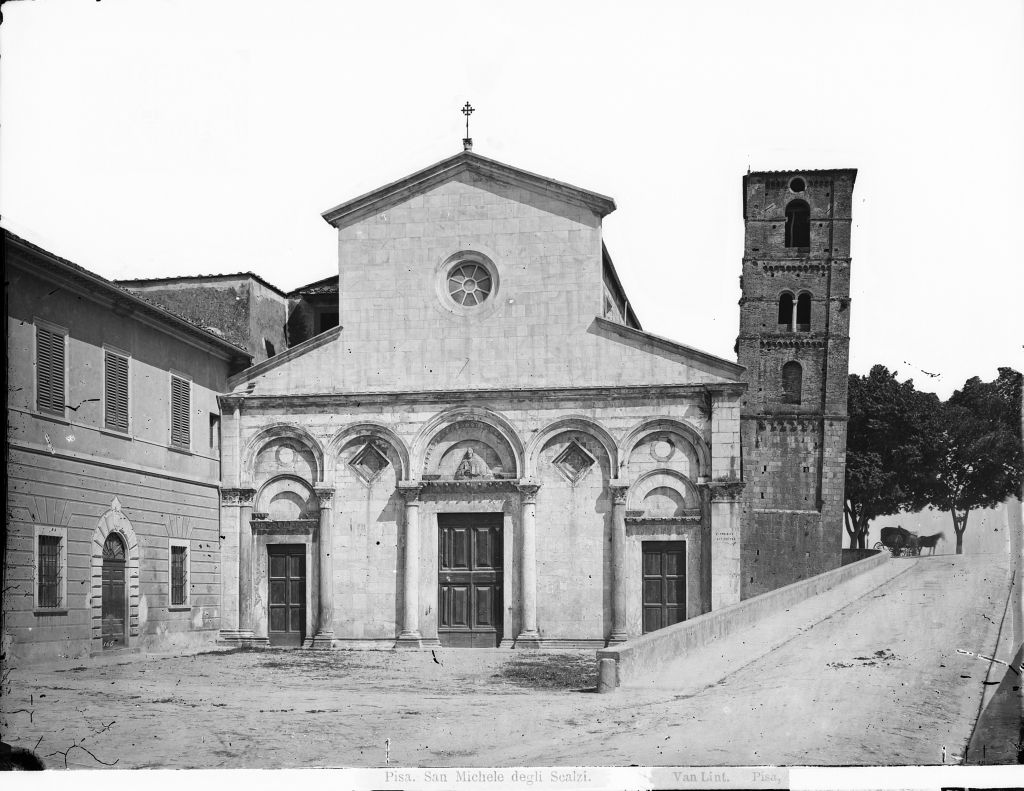 Facciata e campanile della chiesa di S Michele degli Scalzi negati