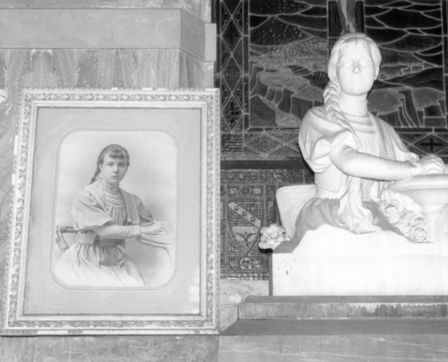 Ritratto a mezza figura della fanciulla Maria Virginia Bertuccelli (statua) di Bozzano Antonio (sec. XX)