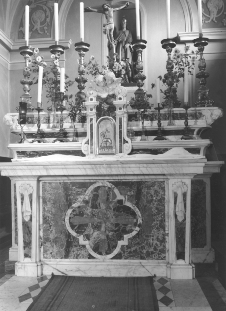 altare maggiore - bottega apuana (inizio sec. XIX)