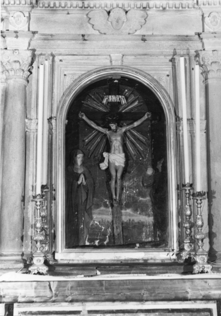 crocifissione di Cristo con la Madonna, San Giovanni Evangelista (gruppo scultoreo) - bottega italiana (sec. XVIII)