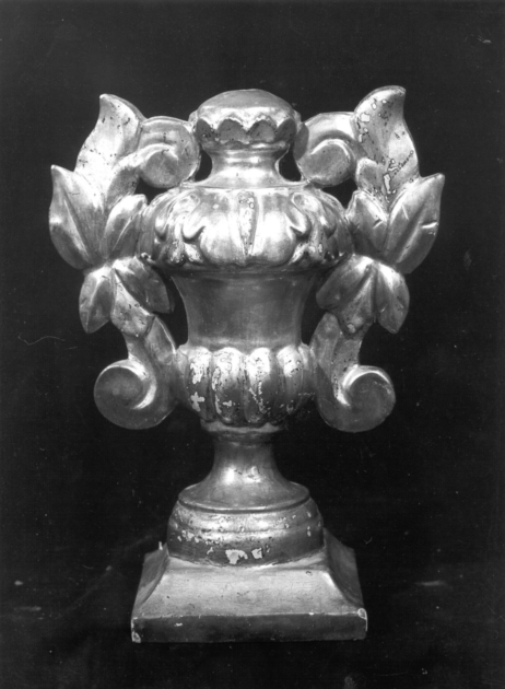 vaso d'altare con composizione floreale, serie - bottega toscana (sec. XIX)