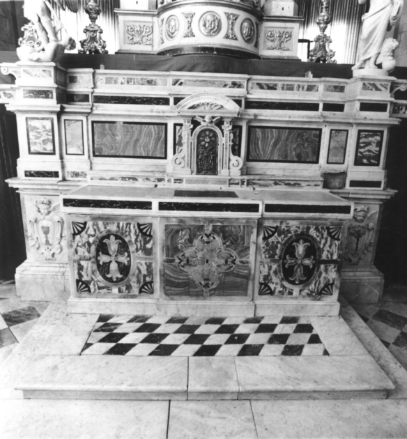 altare maggiore - ambito apuoversiliese (sec. XVII)