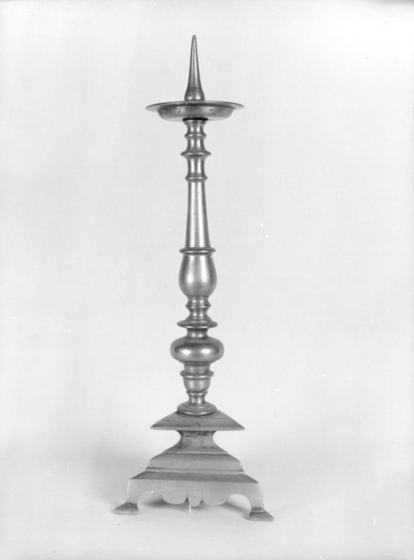 candeliere, serie - bottega toscana (fine/inizio secc. XVII/ XVIII)