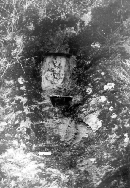 Madonna della Tosse con devoto inginocchiato (rilievo) - ambito apuoversiliese (sec. XVII)