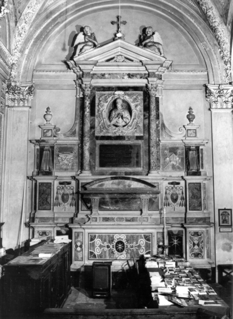 monumento funebre - ad ara - bottega carrarese (sec. XVII)