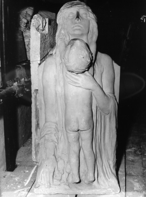 Madonna con bambino (rilievo, opera isolata) di Angeloni Alfredo (sec. XX)