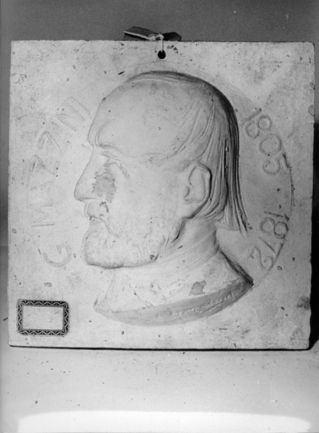 ritratto d'uomo (rilievo, opera isolata) di Angeloni Alfredo (sec. XX)