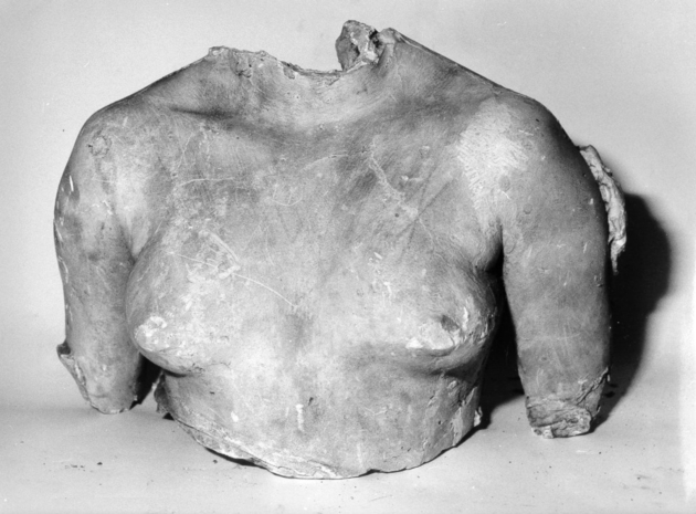 figura femminile (rilievo, opera isolata) - bottega lucchese (secc. XIX/ XX)