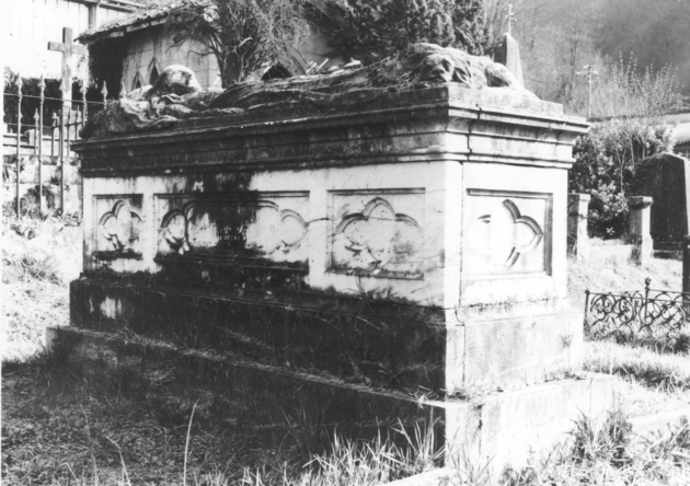 sarcofago - a cassa - bottega italiana (sec. XX)