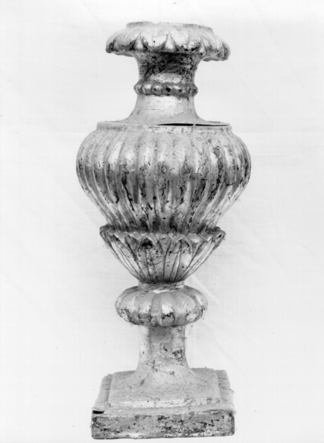 vaso d'altare, serie - bottega versiliese (prima metà sec. XIX)