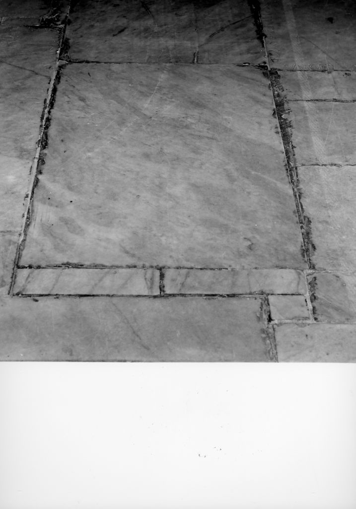 lapide tombale - ambito toscano (sec. XVI)