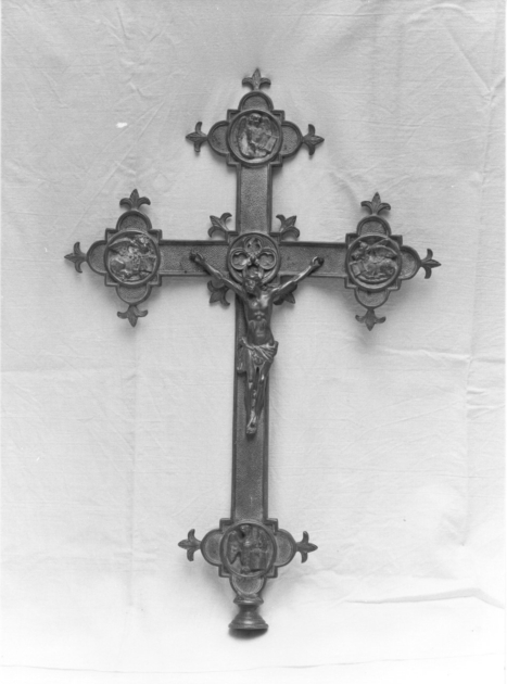 croce processionale - bottega lucchese (fine/inizio secc. XIX/ XX)