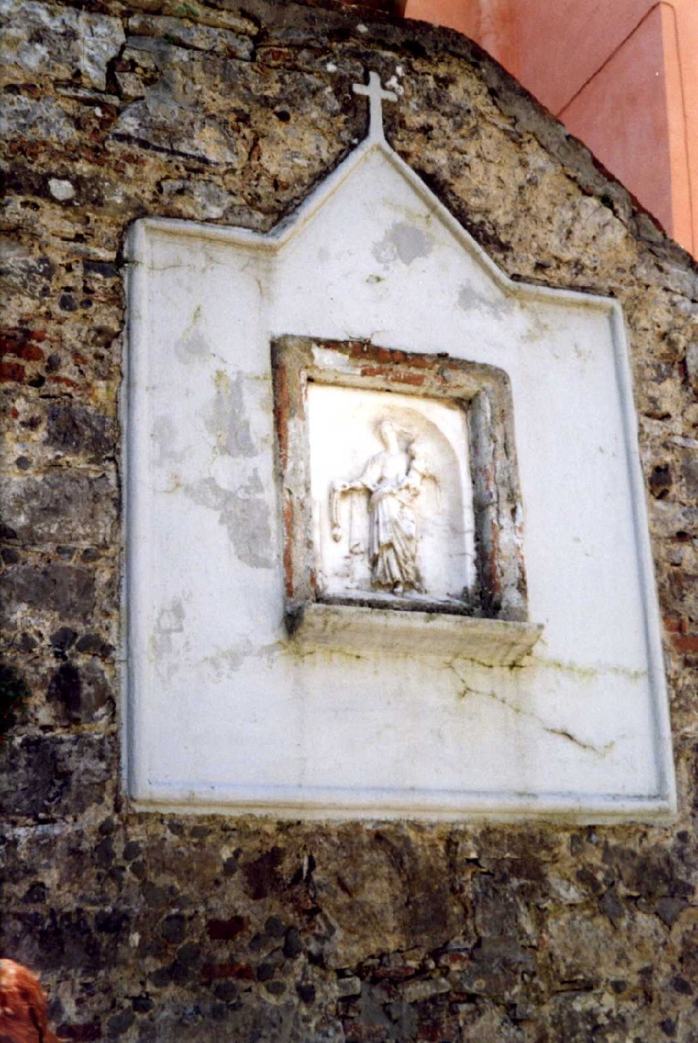 Madonna del Rosario, Madonna con Bambino (rilievo) - bottega lucchese (metà sec. XIX)