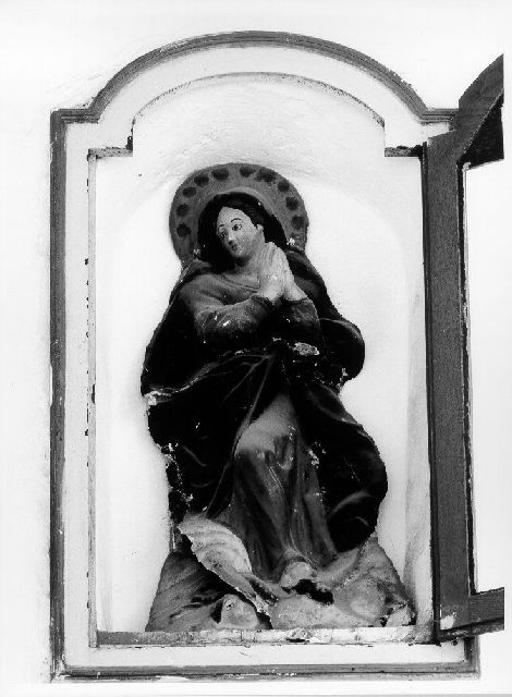 MADONNA CHE SCONFIGGE SATANA (statuetta) - ambito toscano (fine/inizio secc. XIX/ XX)