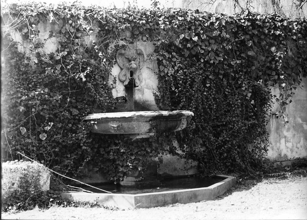 fontana monumentale, opera isolata - ambito lucchese (seconda metà sec. XVI)