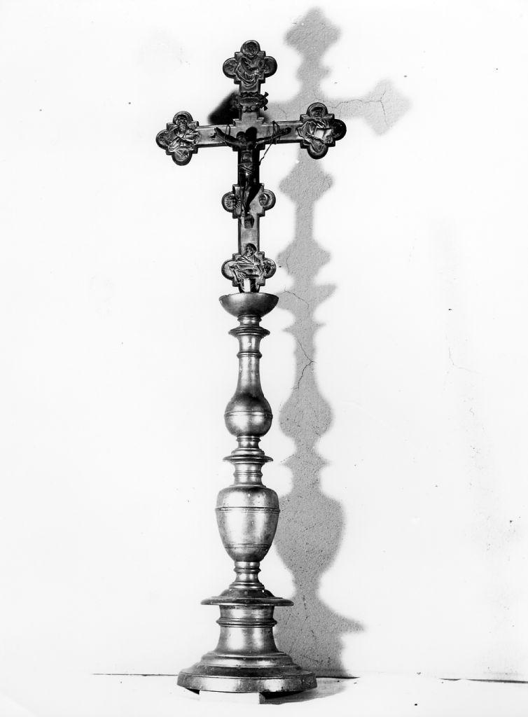 Cristo crocifisso/ Evangelisti (croce d'altare, opera isolata) - bottega pisana (fine sec. XVI)