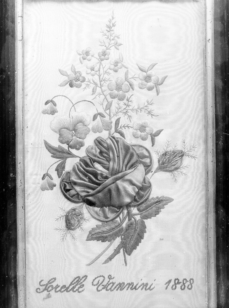 Mazzo di fiori (decorazione a ricamo) - bottega toscana (sec. XIX)