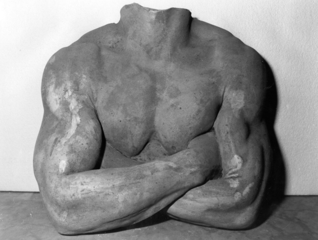 TORSO MASCHILE CON BRACCIA INCROCIATE (scultura) - ambito italiano (prima metà sec. XX)