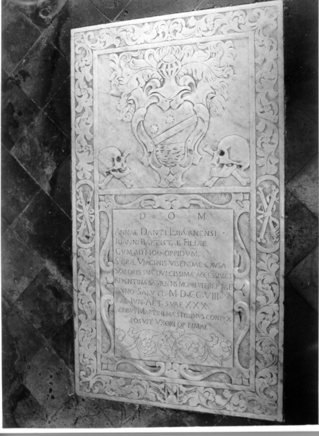 lapide tombale, opera isolata - bottega toscana (sec. XVIII)