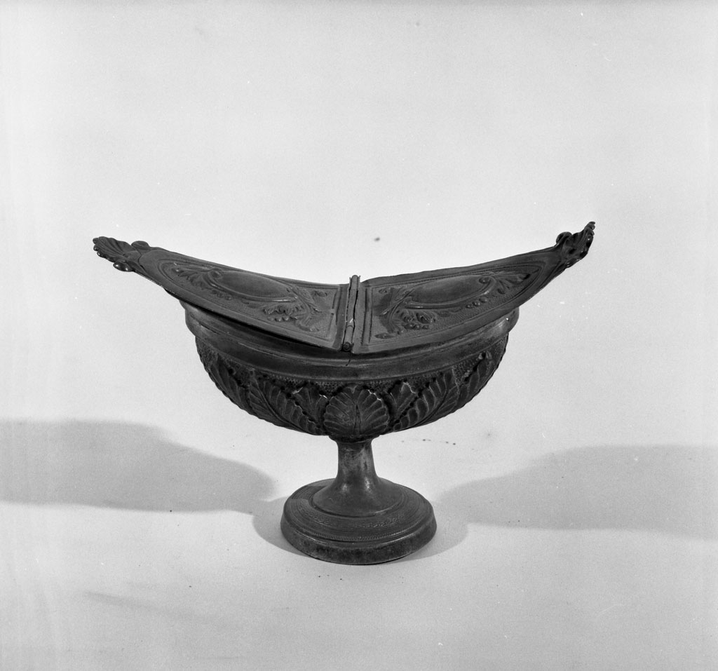 navicella portaincenso - a doppia valva - bottega italiana (prima metà sec. XIX)