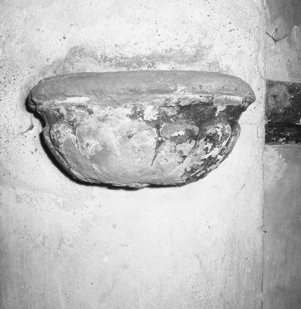 acquasantiera da parete, opera isolata - bottega toscana (sec. XVIII)