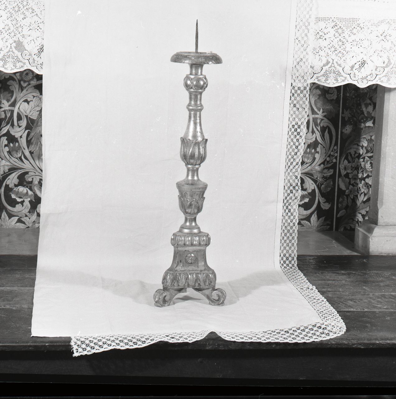 candeliere, serie - bottega Italia centro-settentrionale (sec. XIX)