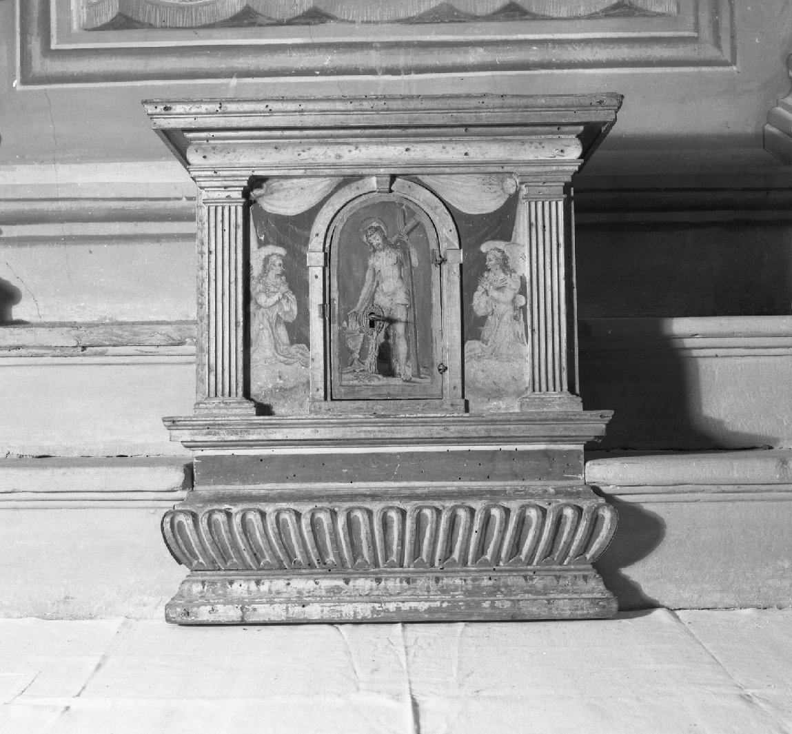 Cristo portacroce con angeli (tabernacolo - a frontale architettonico) - bottega toscana (prima metà sec. XVI)