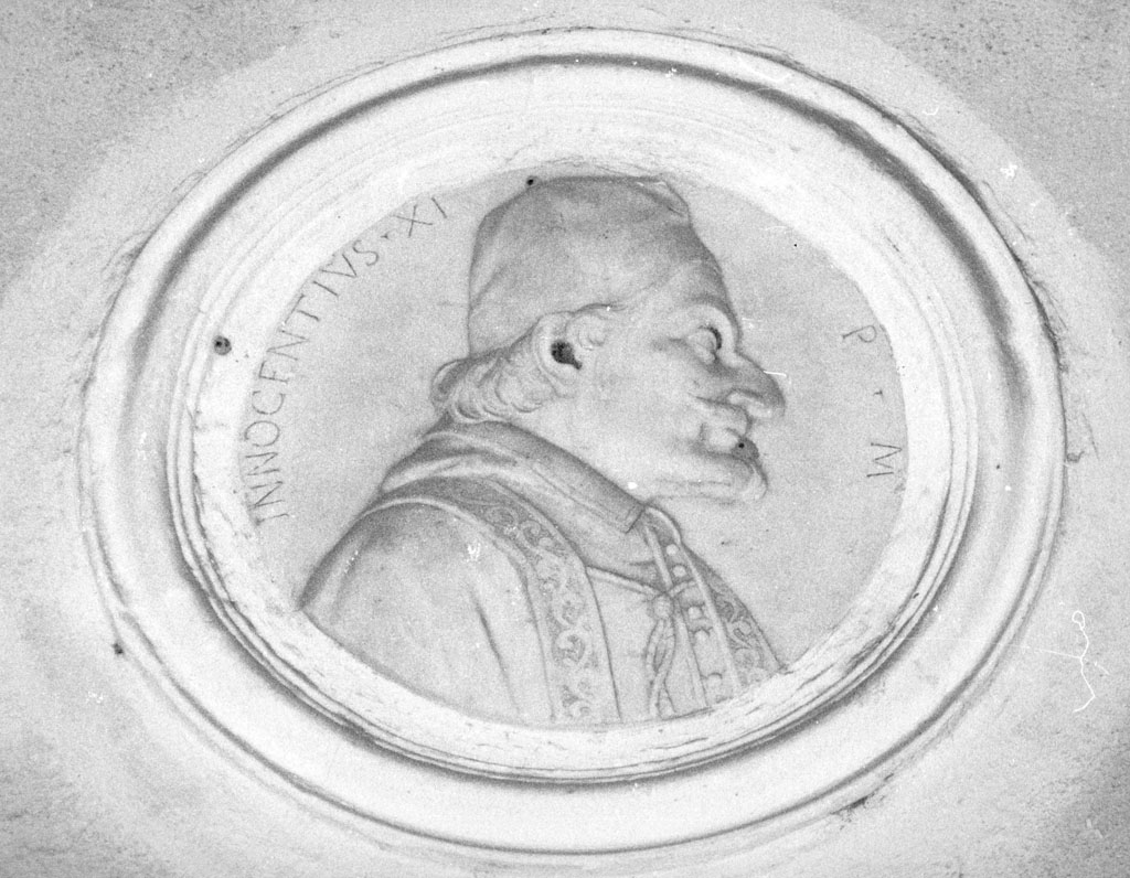 ritratto di papa Innocenzo XI (rilievo) - bottega toscana (fine/inizio secc. XVIII/ XIX)