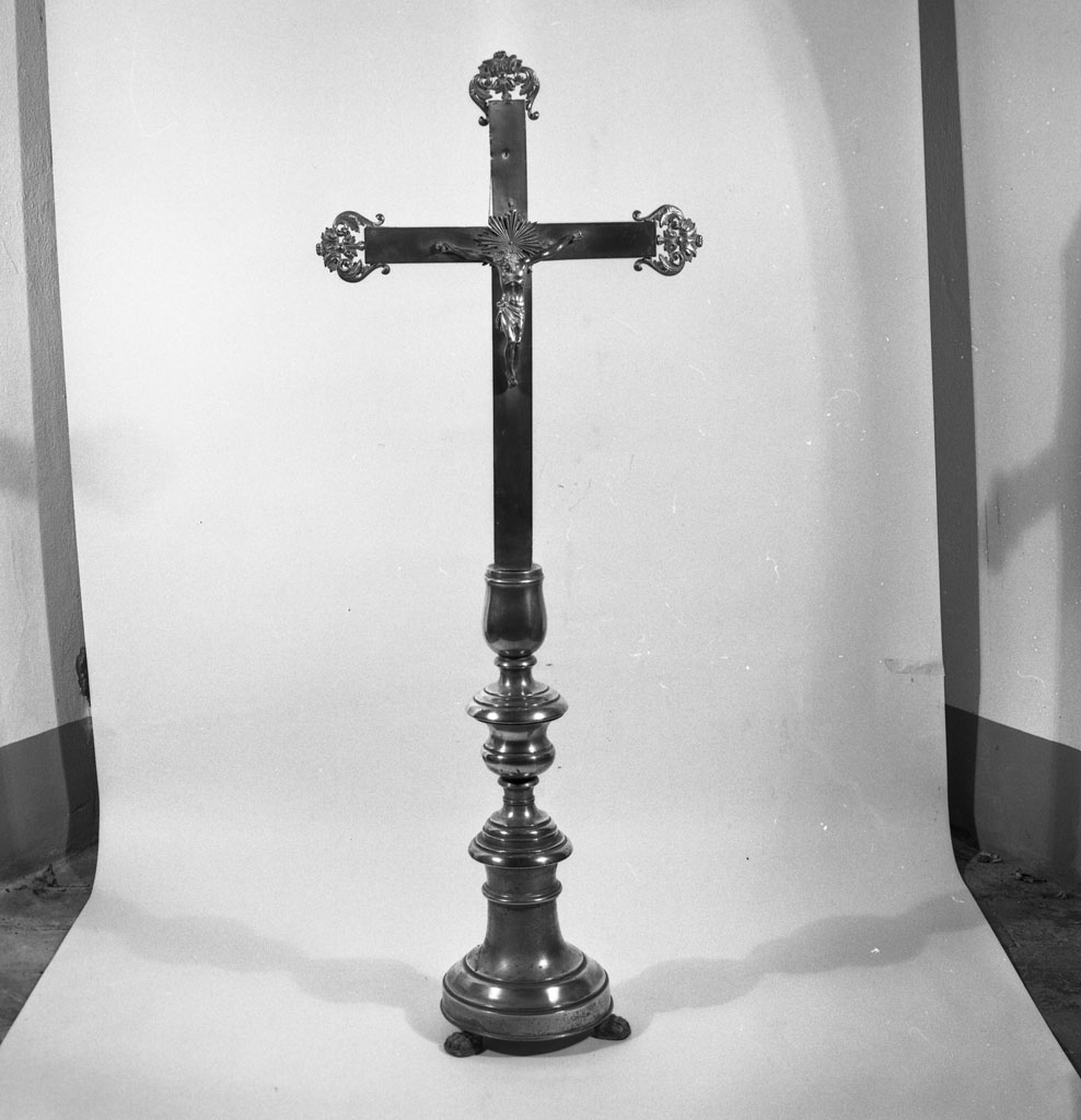 croce d'altare - manifattura Italia centrale (fine/inizio secc. XIX/ XX)