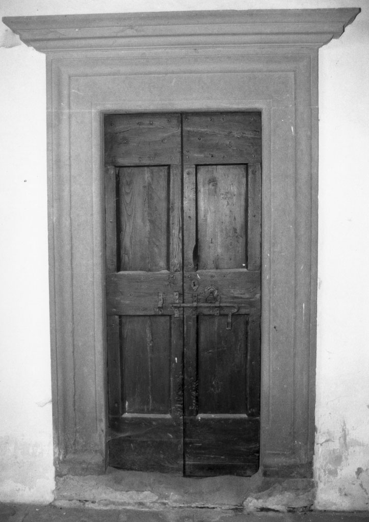 portale architravato - bottega toscana (secc. XV/ XVI)