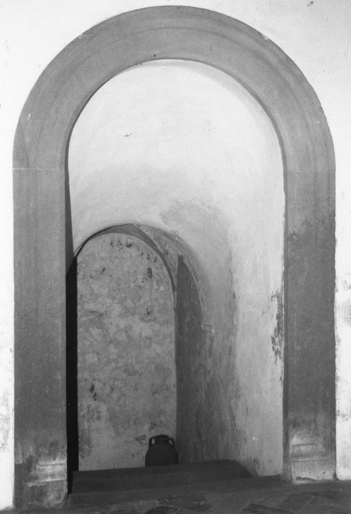 portale - ad arco - bottega toscana (secc. XV/ XVI)