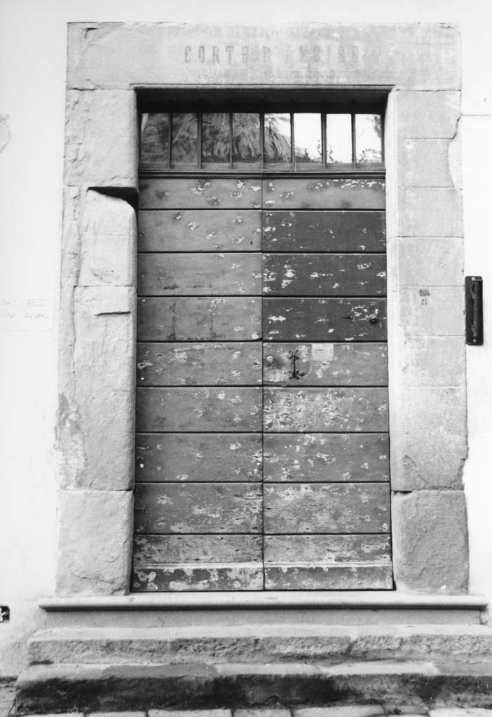 portale di Parigi Alfonso I, Bertacchi Sano (sec. XVI)
