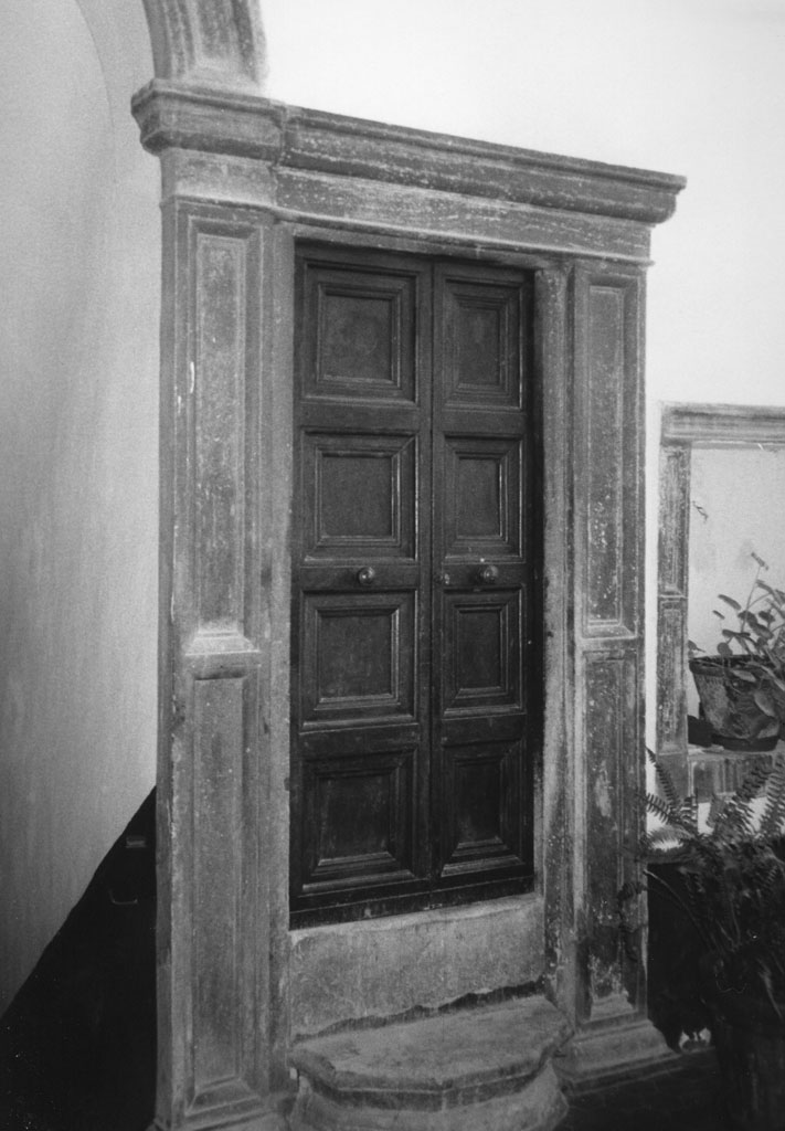 portale architravato - bottega toscana (fine/inizio secc. XVII/ XVIII)