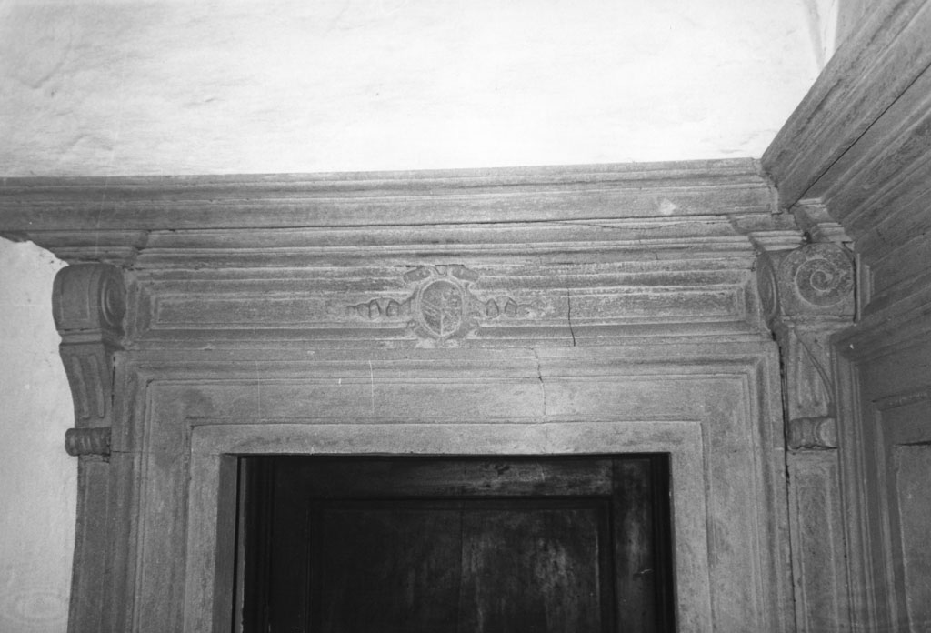 architrave di portale - bottega toscana (sec. XVII)